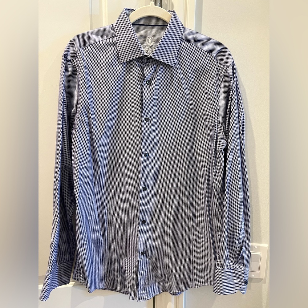 Mens Bugatchi casual button down. Size med. blue.